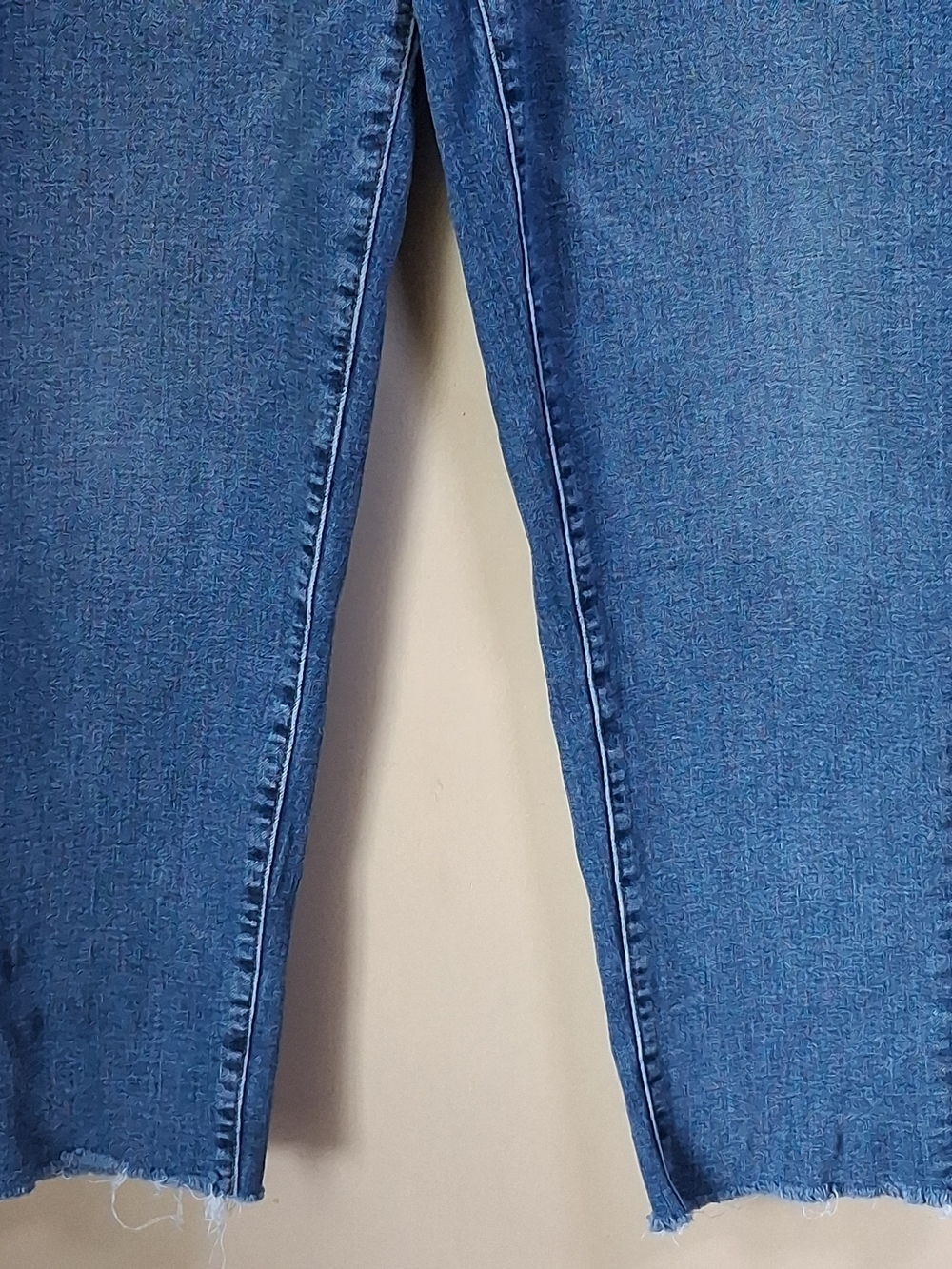 Talbots Women's Everyday Relaxed Jeans; Size 10; Raw Hem; High Rise - Picture 3 of 9